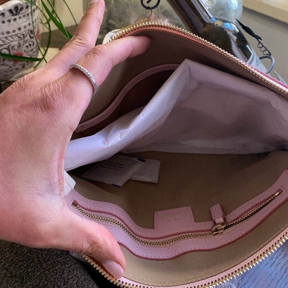 Authentic MCM logo Diamond Leather zip top clutch/Crosby❤️ - Picture 7 of 15